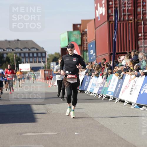 03.10.2025 - Köhlbrandbrückenlauf Jannik Wohlers http://msf.ph/oto/9102665 03.10.2025 12:57:27 Ziel 4150, 4186, 4518, 6015, 6020, 6767 meine-sportfotos.de