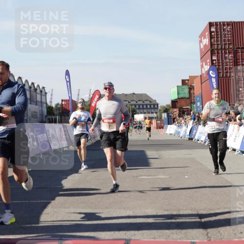 03.10.2025 - Köhlbrandbrückenlauf Jannik Wohlers http://msf.ph/oto/9102718 03.10.2025 12:57:33 Ziel 4032, 4076, 4105, 4518, 6020, 6122, 6767 meine-sportfotos.de
