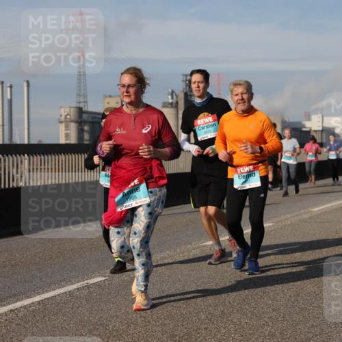 03.10.2025 - Köhlbrandbrückenlauf Lena Gebhardt http://msf.ph/oto/9102719 03.10.2025 10:12:02 Position 2 3553, 1988, 651 meine-sportfotos.de