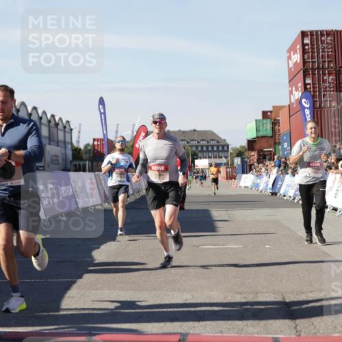 03.10.2025 - Köhlbrandbrückenlauf Jannik Wohlers http://msf.ph/oto/9102728 03.10.2025 12:57:33 Ziel 4032, 4076, 4105, 4518, 6020, 6122, 6767 meine-sportfotos.de