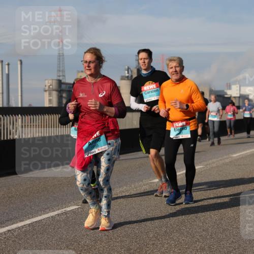 03.10.2025 - Köhlbrandbrückenlauf Lena Gebhardt http://msf.ph/oto/9102729 03.10.2025 10:12:02 Position 2 3553, 1988 meine-sportfotos.de