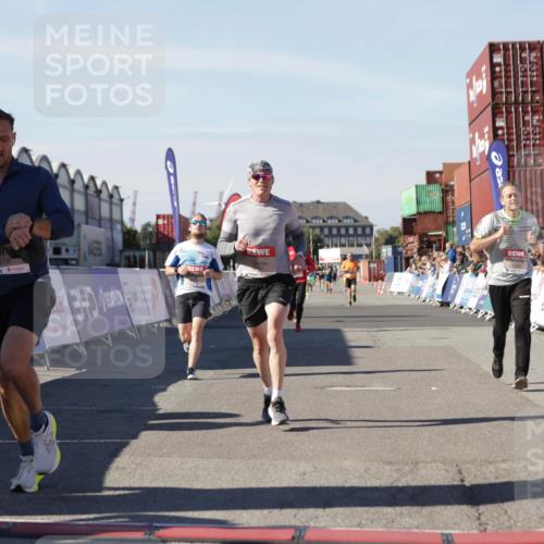 03.10.2025 - Köhlbrandbrückenlauf Jannik Wohlers http://msf.ph/oto/9102747 03.10.2025 12:57:33 Ziel 4032, 4076, 4105, 4518, 6020, 6122, 6767 meine-sportfotos.de