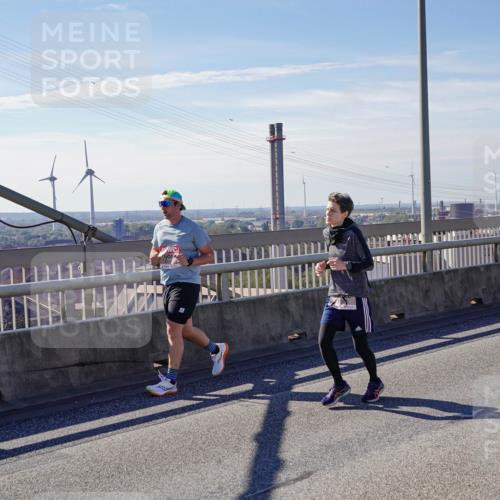 03.10.2025 - Köhlbrandbrückenlauf Michael Burmester http://msf.ph/oto/9102757 03.10.2025 12:47:34 Position 2  meine-sportfotos.de
