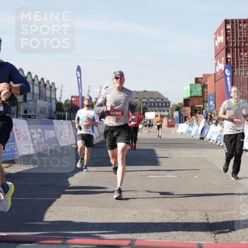 03.10.2025 - Köhlbrandbrückenlauf Jannik Wohlers http://msf.ph/oto/9102767 03.10.2025 12:57:33 Ziel 4032, 4076, 4105, 4518, 6020, 6122, 6767 meine-sportfotos.de