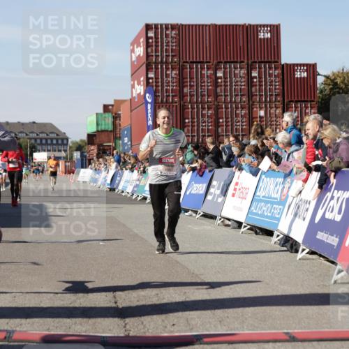 03.10.2025 - Köhlbrandbrückenlauf Jannik Wohlers http://msf.ph/oto/9102776 03.10.2025 12:57:33 Ziel 4032, 4076, 4105, 4518, 6020, 6122, 6767 meine-sportfotos.de