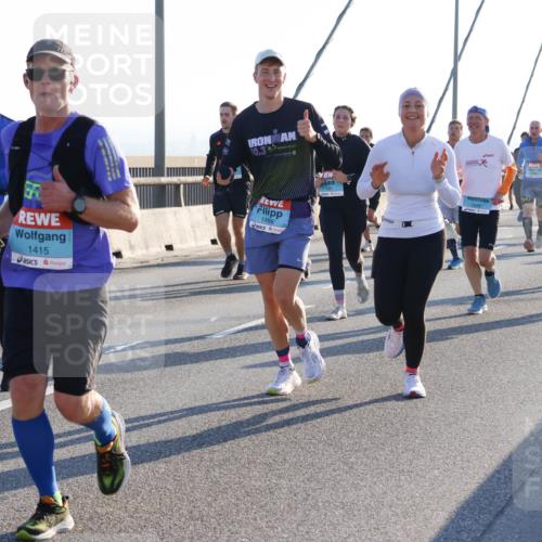 03.10.2025 - Köhlbrandbrückenlauf Strokosch-Dieckow http://msf.ph/oto/9102781 03.10.2025 09:25:20 Position 1 2944, 1415, 10, 3, 1486, 1301 meine-sportfotos.de