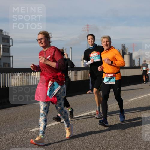 03.10.2025 - Köhlbrandbrückenlauf Lena Gebhardt http://msf.ph/oto/9102783 03.10.2025 10:12:03 Position 2 1988, 3553 meine-sportfotos.de
