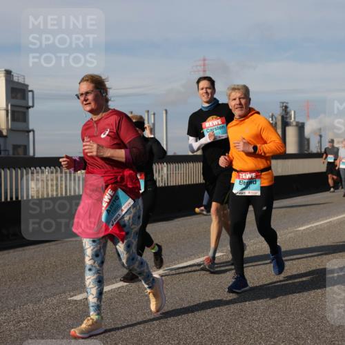 03.10.2025 - Köhlbrandbrückenlauf Lena Gebhardt http://msf.ph/oto/9102794 03.10.2025 10:12:03 Position 2 1988, 5 meine-sportfotos.de