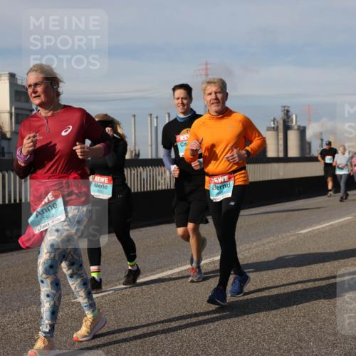 03.10.2025 - Köhlbrandbrückenlauf Lena Gebhardt http://msf.ph/oto/9102801 03.10.2025 10:12:03 Position 2 1988, 3551 meine-sportfotos.de