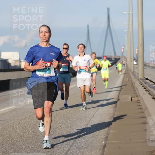 03.10.2025 - Köhlbrandbrückenlauf Lena Gebhardt http://msf.ph/oto/9102803 03.10.2025 09:37:43 Position 2 1032 meine-sportfotos.de