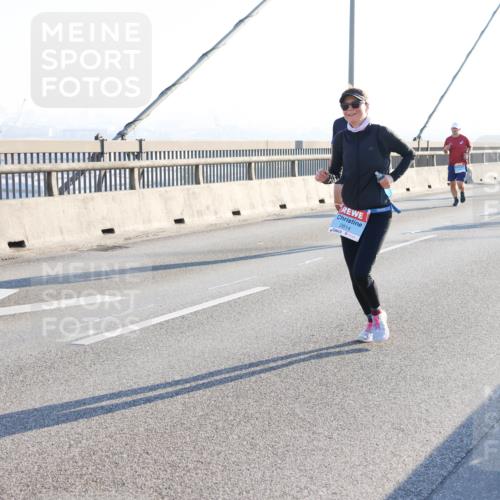 03.10.2025 - Köhlbrandbrückenlauf Strokosch-Dieckow http://msf.ph/oto/9102806 03.10.2025 09:25:46 Position 1 2814 meine-sportfotos.de