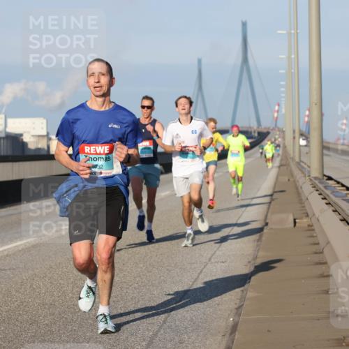 03.10.2025 - Köhlbrandbrückenlauf Lena Gebhardt http://msf.ph/oto/9102814 03.10.2025 09:37:43 Position 2 1032 meine-sportfotos.de