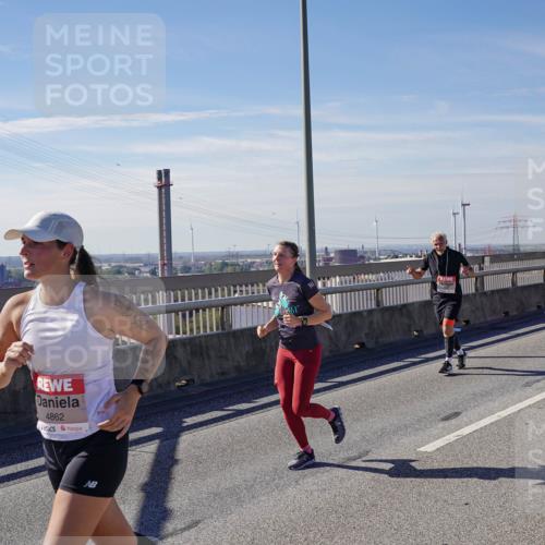 03.10.2025 - Köhlbrandbrückenlauf Michael Burmester http://msf.ph/oto/9102819 03.10.2025 12:47:36 Position 2 4862 meine-sportfotos.de