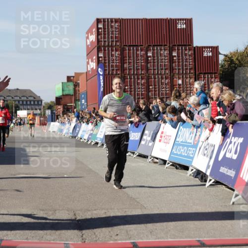03.10.2025 - Köhlbrandbrückenlauf Jannik Wohlers http://msf.ph/oto/9102820 03.10.2025 12:57:34 Ziel 4032, 4076, 4105, 4518, 6020, 6122, 6767 meine-sportfotos.de