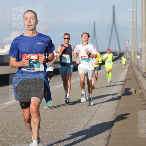 03.10.2025 - Köhlbrandbrückenlauf Lena Gebhardt http://msf.ph/oto/9102823 03.10.2025 09:37:43 Position 2 1032 meine-sportfotos.de
