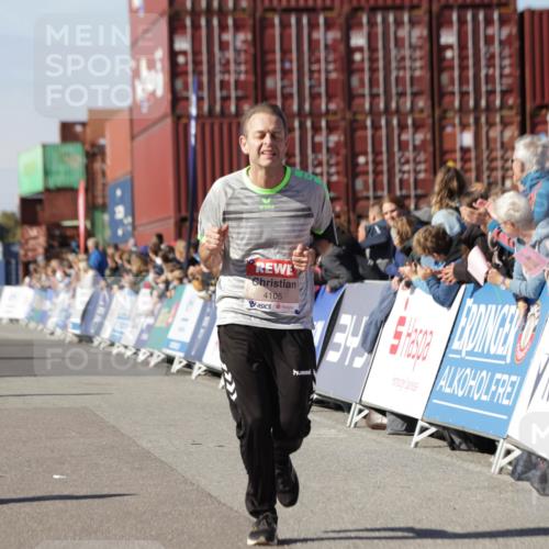 03.10.2025 - Köhlbrandbrückenlauf Jannik Wohlers http://msf.ph/oto/9102827 03.10.2025 12:57:34 Ziel 4032, 4076, 4105, 4518, 6020, 6122, 6767 meine-sportfotos.de