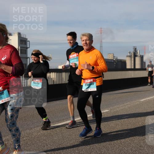 03.10.2025 - Köhlbrandbrückenlauf Lena Gebhardt http://msf.ph/oto/9102829 03.10.2025 10:12:03 Position 2 1988, 3552 meine-sportfotos.de