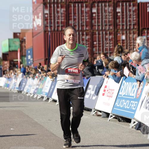 03.10.2025 - Köhlbrandbrückenlauf Jannik Wohlers http://msf.ph/oto/9102835 03.10.2025 12:57:34 Ziel 4032, 4076, 4105, 4518, 6020, 6122, 6767 meine-sportfotos.de