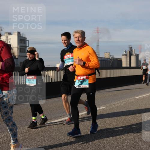 03.10.2025 - Köhlbrandbrückenlauf Lena Gebhardt http://msf.ph/oto/9102844 03.10.2025 10:12:03 Position 2 1988, 3553, 3552 meine-sportfotos.de