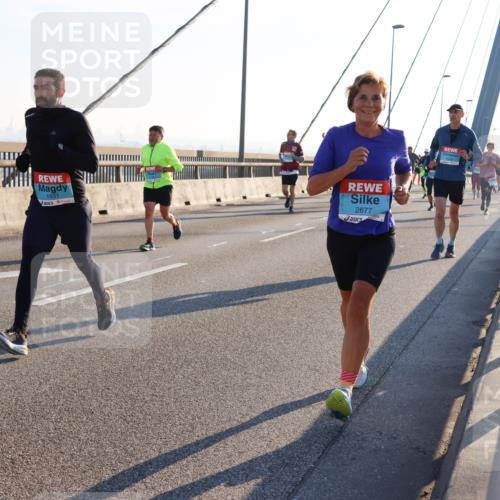 03.10.2025 - Köhlbrandbrückenlauf Strokosch-Dieckow http://msf.ph/oto/9102845 03.10.2025 09:25:52 Position 1 1931, 2677 meine-sportfotos.de