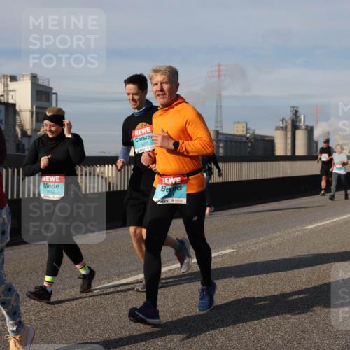 03.10.2025 - Köhlbrandbrückenlauf Lena Gebhardt http://msf.ph/oto/9102855 03.10.2025 10:12:03 Position 2 1988, 3553, 3552 meine-sportfotos.de