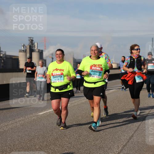 03.10.2025 - Köhlbrandbrückenlauf Lena Gebhardt http://msf.ph/oto/9102870 03.10.2025 10:12:05 Position 2 2738, 2741, 2600 meine-sportfotos.de