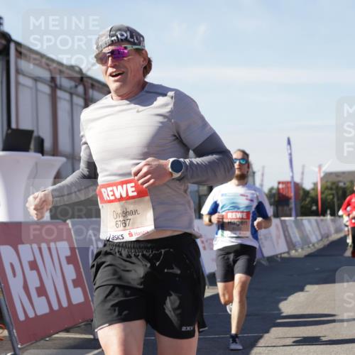 03.10.2025 - Köhlbrandbrückenlauf Jannik Wohlers http://msf.ph/oto/9102872 03.10.2025 12:57:35 Ziel 4032, 4076, 4105, 4518, 6020, 6122, 6767 meine-sportfotos.de