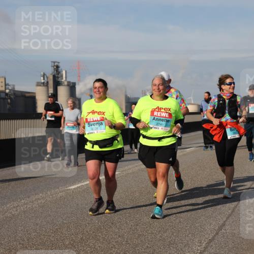 03.10.2025 - Köhlbrandbrückenlauf Lena Gebhardt http://msf.ph/oto/9102877 03.10.2025 10:12:05 Position 2 2738, 2741, 2600 meine-sportfotos.de