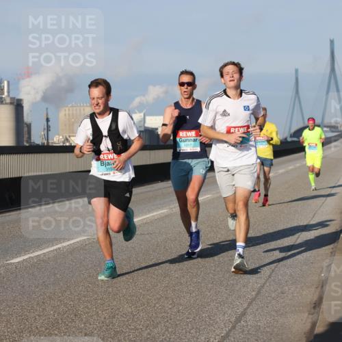 03.10.2025 - Köhlbrandbrückenlauf Lena Gebhardt http://msf.ph/oto/9102882 03.10.2025 09:37:45 Position 2 315, 1017 meine-sportfotos.de