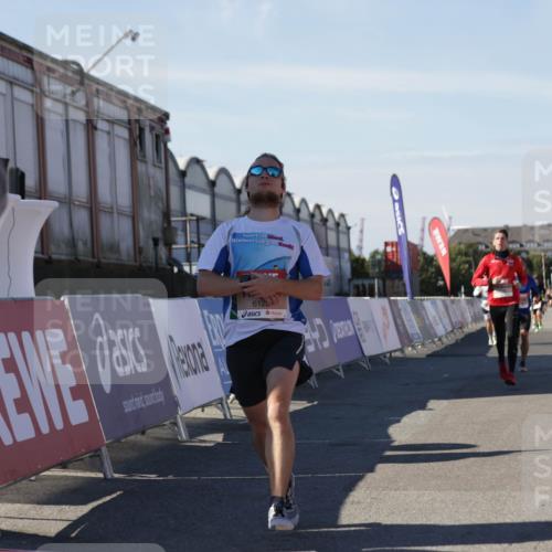 03.10.2025 - Köhlbrandbrückenlauf Jannik Wohlers http://msf.ph/oto/9102885 03.10.2025 12:57:36 Ziel 4032, 4076, 4105, 4518, 6020, 6122, 6767, 6809 meine-sportfotos.de