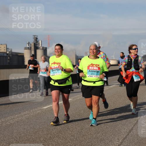 03.10.2025 - Köhlbrandbrückenlauf Lena Gebhardt http://msf.ph/oto/9102887 03.10.2025 10:12:05 Position 2 2738, 2741, 2600 meine-sportfotos.de