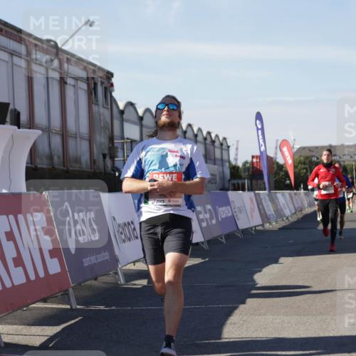 03.10.2025 - Köhlbrandbrückenlauf Jannik Wohlers http://msf.ph/oto/9102889 03.10.2025 12:57:36 Ziel 4032, 4076, 4105, 4518, 6020, 6122, 6767, 6809 meine-sportfotos.de