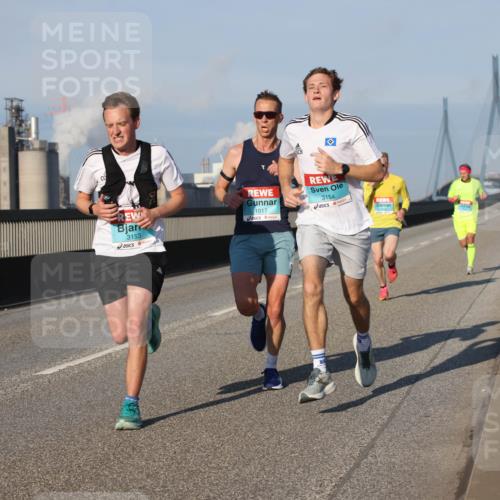 03.10.2025 - Köhlbrandbrückenlauf Lena Gebhardt http://msf.ph/oto/9102893 03.10.2025 09:37:45 Position 2 3153, 1017, 3154 meine-sportfotos.de