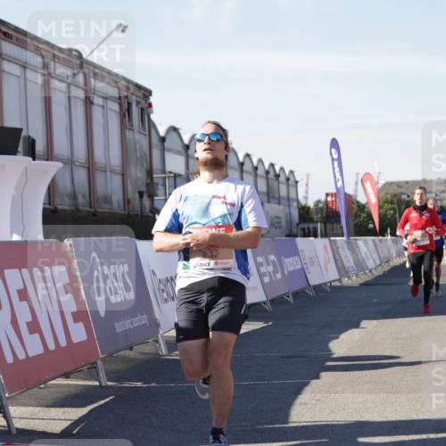 03.10.2025 - Köhlbrandbrückenlauf Jannik Wohlers http://msf.ph/oto/9102895 03.10.2025 12:57:36 Ziel 4032, 4076, 4105, 4518, 6020, 6122, 6767, 6809 meine-sportfotos.de