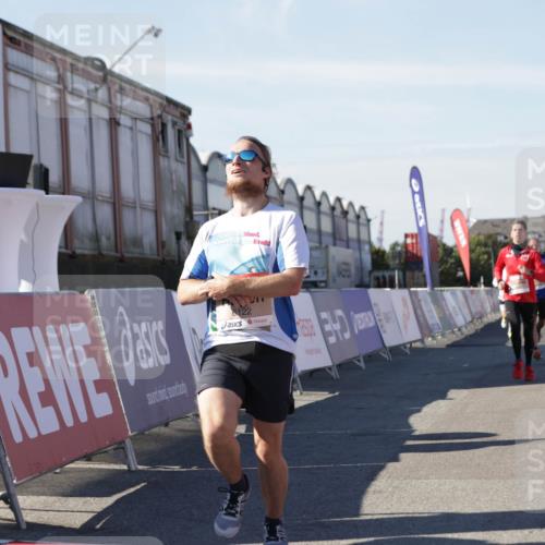 03.10.2025 - Köhlbrandbrückenlauf Jannik Wohlers http://msf.ph/oto/9102910 03.10.2025 12:57:36 Ziel 4032, 4076, 4105, 4518, 6020, 6122, 6767, 6809 meine-sportfotos.de