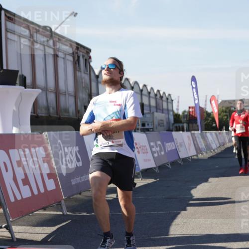 03.10.2025 - Köhlbrandbrückenlauf Jannik Wohlers http://msf.ph/oto/9102915 03.10.2025 12:57:36 Ziel 4032, 4076, 4105, 4518, 6020, 6122, 6767, 6809 meine-sportfotos.de