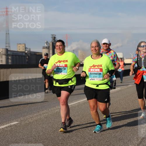 03.10.2025 - Köhlbrandbrückenlauf Lena Gebhardt http://msf.ph/oto/9102916 03.10.2025 10:12:05 Position 2 2738, 2741, 2600 meine-sportfotos.de