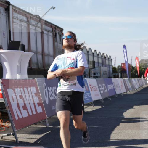 03.10.2025 - Köhlbrandbrückenlauf Jannik Wohlers http://msf.ph/oto/9102932 03.10.2025 12:57:36 Ziel 4032, 4076, 4105, 4518, 6020, 6122, 6767, 6809 meine-sportfotos.de