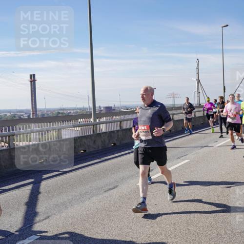 03.10.2025 - Köhlbrandbrückenlauf Michael Burmester http://msf.ph/oto/9102935 03.10.2025 12:47:41 Position 2 6450 meine-sportfotos.de