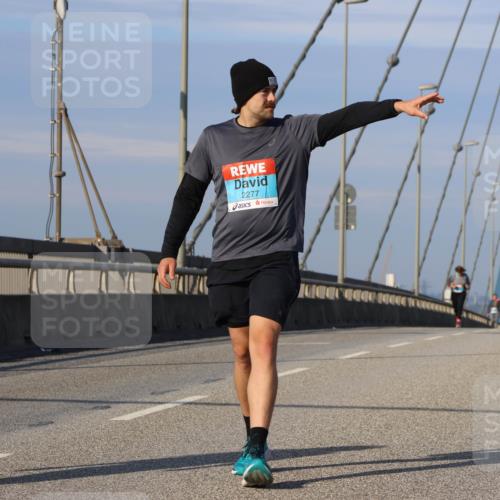 03.10.2025 - Köhlbrandbrückenlauf Strokosch-Dieckow http://msf.ph/oto/9102936 03.10.2025 10:10:28 Position 2 2277 meine-sportfotos.de