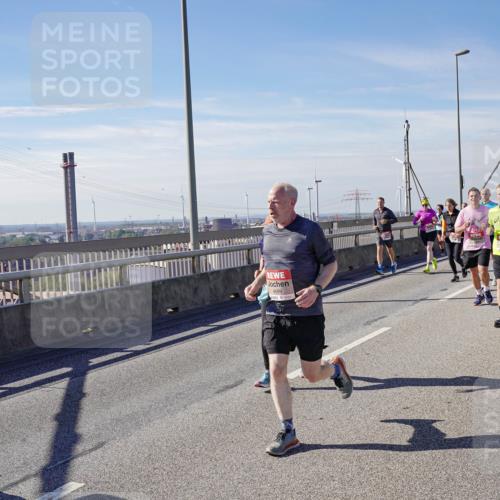 03.10.2025 - Köhlbrandbrückenlauf Michael Burmester http://msf.ph/oto/9102946 03.10.2025 12:47:41 Position 2 4689 meine-sportfotos.de