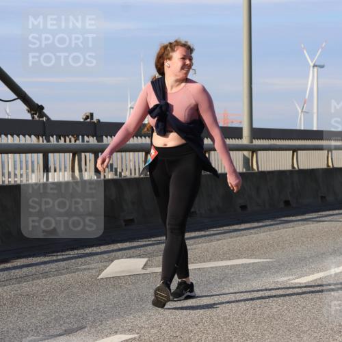 03.10.2025 - Köhlbrandbrückenlauf Strokosch-Dieckow http://msf.ph/oto/9102950 03.10.2025 10:10:30 Position 2  meine-sportfotos.de