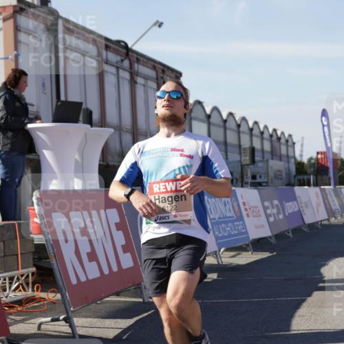 03.10.2025 - Köhlbrandbrückenlauf Jannik Wohlers http://msf.ph/oto/9102952 03.10.2025 12:57:36 Ziel 4032, 4076, 4105, 4518, 6020, 6122, 6767, 6809 meine-sportfotos.de