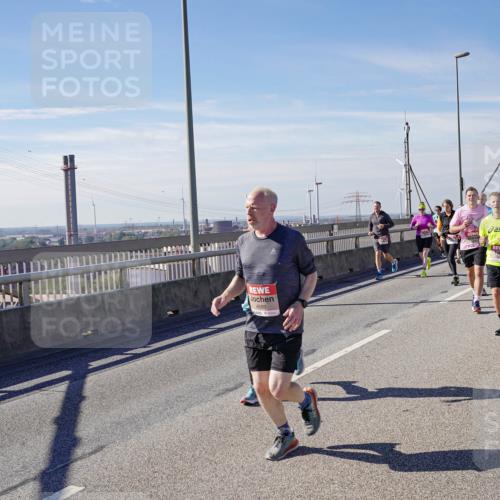 03.10.2025 - Köhlbrandbrückenlauf Michael Burmester http://msf.ph/oto/9102954 03.10.2025 12:47:41 Position 2 4689 meine-sportfotos.de