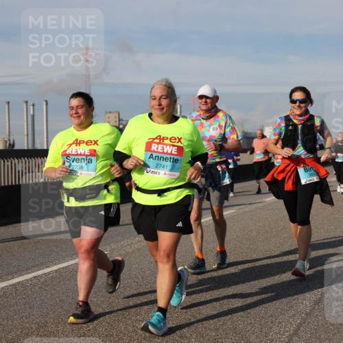 03.10.2025 - Köhlbrandbrückenlauf Lena Gebhardt http://msf.ph/oto/9102955 03.10.2025 10:12:06 Position 2 2738, 2741, 2600 meine-sportfotos.de