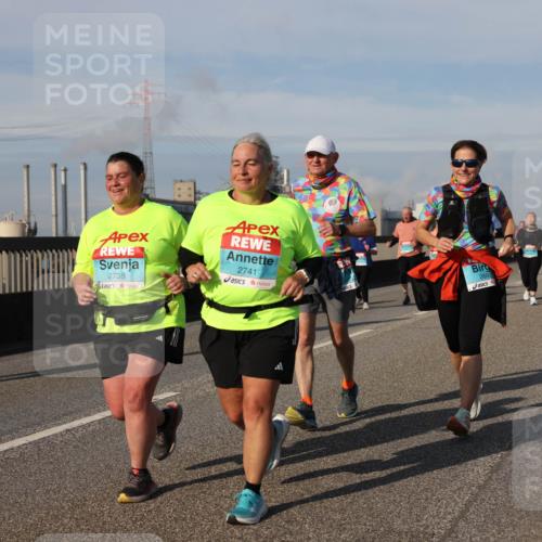 03.10.2025 - Köhlbrandbrückenlauf Lena Gebhardt http://msf.ph/oto/9102965 03.10.2025 10:12:06 Position 2 2738, 2741, 2600 meine-sportfotos.de