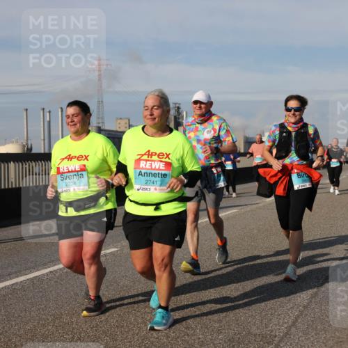 03.10.2025 - Köhlbrandbrückenlauf Lena Gebhardt http://msf.ph/oto/9102972 03.10.2025 10:12:06 Position 2 2738, 2741, 2600 meine-sportfotos.de