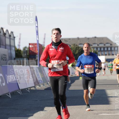 03.10.2025 - Köhlbrandbrückenlauf Jannik Wohlers http://msf.ph/oto/9102973 03.10.2025 12:57:37 Ziel 4032, 4076, 4105, 4518, 6020, 6122, 6767, 6809 meine-sportfotos.de