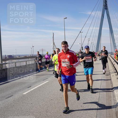 03.10.2025 - Köhlbrandbrückenlauf Michael Burmester http://msf.ph/oto/9102976 03.10.2025 12:47:42 Position 2  meine-sportfotos.de