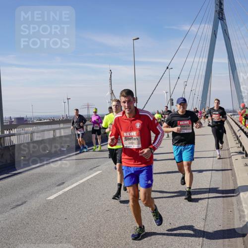 03.10.2025 - Köhlbrandbrückenlauf Michael Burmester http://msf.ph/oto/9102983 03.10.2025 12:47:42 Position 2 6454 meine-sportfotos.de